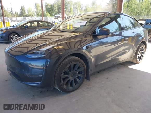 2024 Tesla Model Y Long Range z VIN 7SAYGAEE8RF088791, wystawiony jako IAAI lot #42185399 z przebiegiem 15 339 mil mil oraz . Historia ofert i sprzedaży dostępna na DreamBid. Obrazek 17.