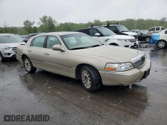 2006 Lincoln Town Car Signature z VIN 1LNHM81W76Y647607, wystawiony jako Copart lot #55507165 z przebiegiem 196 468 mil mil oraz Szkody całkowita. Historia ofert i sprzedaży dostępna na DreamBid. Obrazek 4.