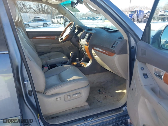 2007 Lexus GX 470 with VIN JTJBT20X470139936, listed as a IAAI auction lot 41507026 with 225,723 mi miles. Bid and sale history available at carsss.com. Image 5.