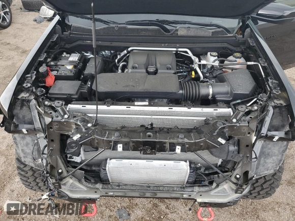 2024 Chevrolet Colorado 4WD ZR2 z VIN 1GCPTFEK4R1265787, wystawiony jako Copart lot #54108245 z przebiegiem 4 880 mil mil oraz Szkoda całkowita • Salvage title. Historia ofert i sprzedaży dostępna na DreamBid. Obrazek 11.