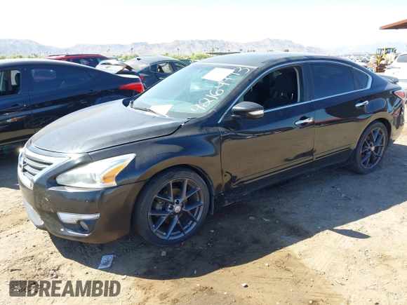 2014 Nissan Altima 2.5 S with VIN 1N4AL3APXEN221114, listed as a IAAI auction lot 42164834 with 140,302 mi miles. Bid and sale history available at carsss.com. Image 2.