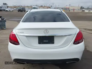2019 Mercedes-Benz C 300 z VIN 55SWF8DB6KU315584, wystawiony jako IAAI lot #42114660 z przebiegiem 60 770 mil mil oraz . Historia ofert i sprzedaży dostępna na DreamBid. Obrazek 17.