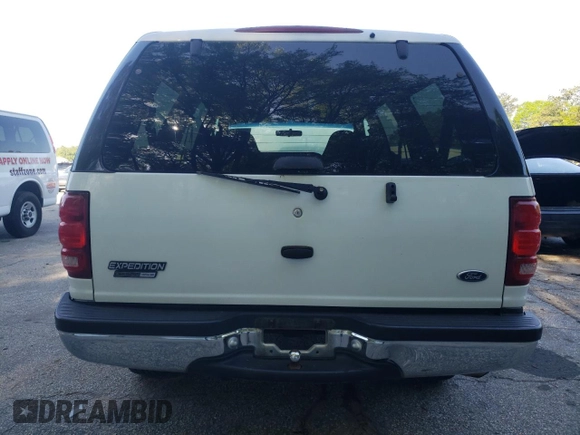 2002 Ford Expedition XLT с VIN 1FMRU15W52LA94288, выставлен на аукционе Copart как лот 52745335 с пробегом 219 734 миль миль и Списание • Salvage title. История ставок и продаж доступна на DreamBid. Изображение 6.