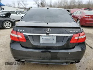 2010 Mercedes-Benz E 63 AMG z VIN WDDHF7HB8AA113602, wystawiony jako Copart lot #43761285 z przebiegiem 115 128 mil mil oraz Nie do naprawy • Non repairable. Historia ofert i sprzedaży dostępna na DreamBid. Obrazek 6.