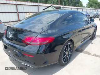 2019 Mercedes-Benz C 300 с VIN WDDWJ8DBXKF827124, выставлен на аукционе IAAI как лот 42391477 с пробегом 72 546 миль миль и . История ставок и продаж доступна на DreamBid. Изображение 4.