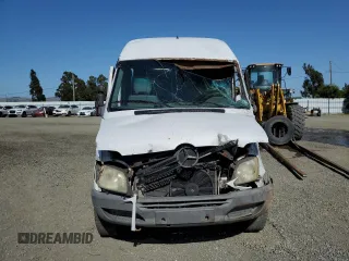 2005 Freightliner Sprinter with VIN WDYPD644X55808602, listed as a Copart auction lot 55554884 with 275,716 mi miles and Salvage Title. Bid and sale history available at DreamBid. Image 5.