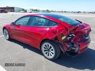 2021 Tesla Model 3 Long Range z VIN 5YJ3E1EB1MF997208, wystawiony jako IAAI lot #41944276 z przebiegiem 110 361 mil mil oraz . Historia ofert i sprzedaży dostępna na DreamBid. Obrazek 3.
