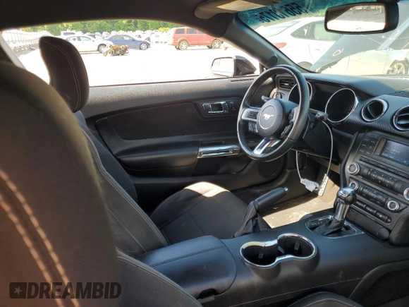 2016 Ford Mustang V6 z VIN 1FA6P8AMXG5266697, wystawiony jako Copart lot #55613175 z przebiegiem 145 494 mil mil oraz Szkoda całkowita • Salvage title. Historia ofert i sprzedaży dostępna na DreamBid. Obrazek 8.