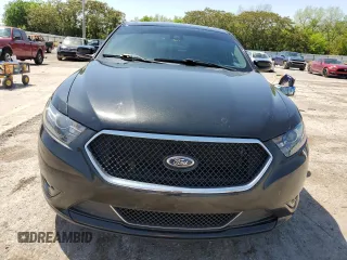 2013 Ford Taurus SHO z VIN 1FAHP2KT7DG133620, wystawiony jako Copart lot #54219005 z przebiegiem Nie podano mil oraz Szkoda całkowita • Salvage title. Historia ofert i sprzedaży dostępna na DreamBid. Obrazek 5.