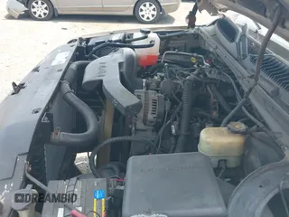 2000 Chevrolet Tahoe LS z VIN 1GNEK13T3YJ133246, wystawiony jako IAAI lot #42484297 z przebiegiem 314 628 mil mil oraz . Historia ofert i sprzedaży dostępna na DreamBid. Obrazek 19.