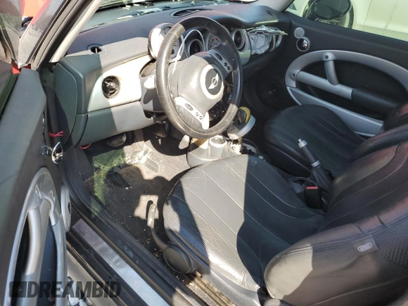2004 MINI Hardtop with VIN WMWRC33484TJ53757, listed as a Copart auction lot 48534305 with 166,771 mi miles and Salvage Title. Bid and sale history available at DreamBid. Image 8.