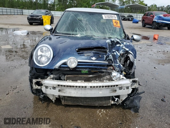 2006 MINI Hardtop S z VIN WMWRE335X6TL20674, wystawiony jako Copart lot #51828915 z przebiegiem Nie podano mil oraz Nie do naprawy • Non repairable. Historia ofert i sprzedaży dostępna na DreamBid. Obrazek 5.