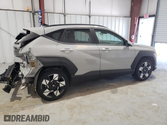 2025 Hyundai Kona SEL with VIN KM8HB3ABXSU261061, listed as a Copart auction lot 51862675 with 2,413 mi miles and Salvage Title. Bid and sale history available at carsss.com. Image 3.