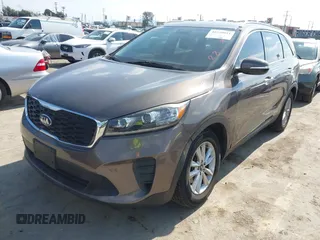 2019 Kia Sorento L with VIN 5XYPG4A35KG438309, listed as a IAAI auction lot 41539011 with 73,312 mi miles. Bid and sale history available at carsss.com. Image 2.
