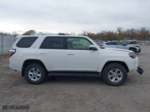 2020 Toyota 4Runner SR5 with VIN JTEBU5JR8L5758906, listed as a IAAI auction lot 40790726 with 69,848 mi miles. Bid and sale history available at carsss.com. Image 13.