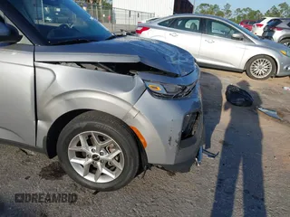 2022 Kia Soul LX with VIN KNDJ23AU7N7805591, listed as a IAAI auction lot 41800259 with 15,589 mi miles. Bid and sale history available at carsss.com. Image 6.