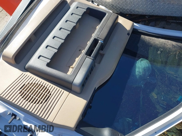 2016 Ford F-250 Lariat with VIN 1FT7W2BT7GEC28431, listed as a IAAI auction lot 41596097 with 302,307 mi miles and . Bid and sale history available at DreamBid. Image 12.