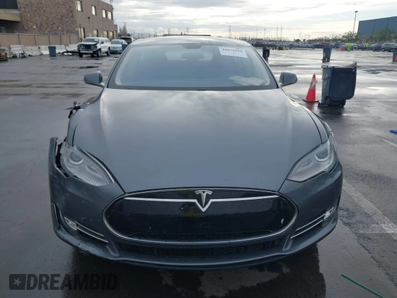 2013 Tesla Model S с VIN 5YJSA1CG5DFP06411, выставлен на аукционе IAAI как лот 41079914 с пробегом 266 968 миль миль и . История ставок и продаж доступна на DreamBid. Изображение 12.