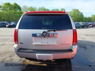 2010 Cadillac Escalade Luxury z VIN 1GYUKBEF6AR122941, wystawiony jako IAAI lot #42081463 z przebiegiem 172 876 mil mil oraz . Historia ofert i sprzedaży dostępna na DreamBid. Obrazek 17.