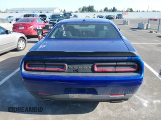 2019 Dodge Challenger SXT z VIN 2C3CDZAG0KH530232, wystawiony jako IAAI lot #42101045 z przebiegiem 57 693 mil mil oraz . Historia ofert i sprzedaży dostępna na DreamBid. Obrazek 17.