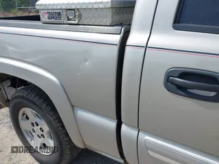 2007 Chevrolet Silverado 1500 LT3 with VIN 2GCEK13ZX71173913, listed as a IAAI auction lot 42145415 with 296,079 mi miles and . Bid and sale history available at DreamBid. Image 17.