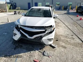 2020 Toyota Camry SE z VIN 4T1G11AK7LU985634, wystawiony jako Copart lot #44542155 z przebiegiem 54 494 mil mil oraz Nie do naprawy • Non repairable. Historia ofert i sprzedaży dostępna na DreamBid. Obrazek 14.