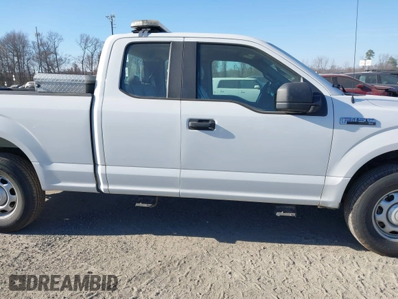 2017 Ford F-150 XL z VIN 1FTEX1E86HFA80659, wystawiony jako IAAI lot #41657909 z przebiegiem 158 726 mil mil oraz . Historia ofert i sprzedaży dostępna na DreamBid. Obrazek 6.