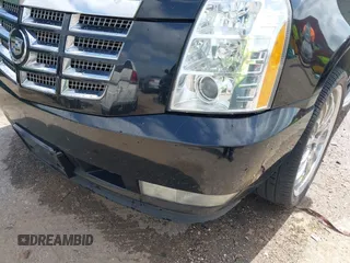 2011 Cadillac Escalade z VIN 1GYS4AEF0BR363858, wystawiony jako IAAI lot #42288735 z przebiegiem 223 669 mil mil oraz . Historia ofert i sprzedaży dostępna na DreamBid. Obrazek 6.