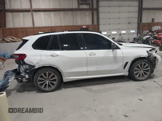2019 BMW X5 xDrive40i z VIN 5UXCR6C55KLL03630, wystawiony jako IAAI lot #42060030 z przebiegiem 62 460 mil mil oraz . Historia ofert i sprzedaży dostępna na DreamBid. Obrazek 13.