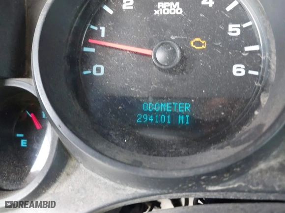 2008 Chevrolet Silverado 1500 Work Truck with VIN 1GCEC19C28Z330326, listed as a IAAI auction lot 42041697 with 294,101 mi miles. Bid and sale history available at carsss.com. Image 7.