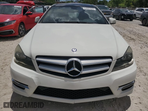 2012 Mercedes-Benz C 250 с VIN WDDGJ4HB0CF820966, выставлен на аукционе Copart как лот 63697624 с пробегом 136 741 миль миль и На запчасти • Non repairable. История ставок и продаж доступна на DreamBid. Изображение 5.