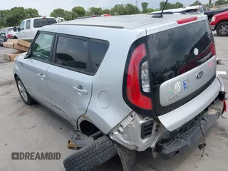 2016 Kia Soul z VIN KNDJN2A25G7823770, wystawiony jako IAAI lot #42115293 z przebiegiem 114 072 mil mil oraz . Historia ofert i sprzedaży dostępna na DreamBid. Obrazek 3.
