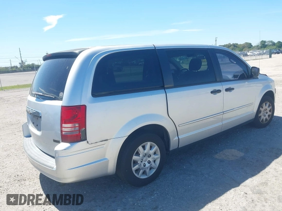 2008 Chrysler Town & Country LX with VIN 2A8HR44H08R696935, listed as a IAAI auction lot 41679669 with 92,276 mi miles. Bid and sale history available at carsss.com. Image 4.