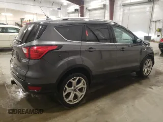 2019 Ford Escape Titanium z VIN 1FMCU9J93KUC54523, wystawiony jako Copart lot #53613665 z przebiegiem 140 895 mil mil oraz Szkoda całkowita • Salvage title. Historia ofert i sprzedaży dostępna na DreamBid. Obrazek 3.