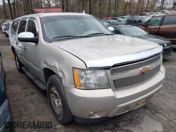 2010 Chevrolet Suburban LS with VIN 1GNUCHE03AR226103, listed as a IAAI auction lot 41729881 with 201,479 mi miles. Bid and sale history available at carsss.com. Image 1.