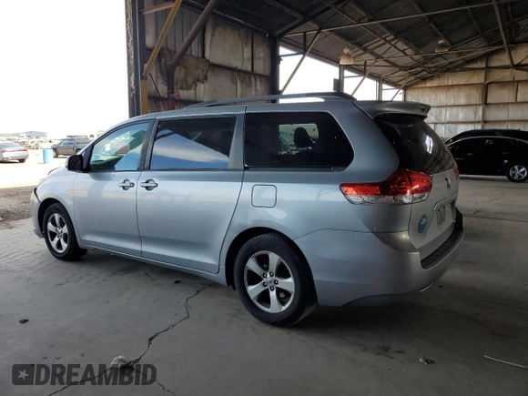 2014 Toyota Sienna LE AAS z VIN 5TDKK3DC6ES455092, wystawiony jako Copart lot #55516435 z przebiegiem 256 846 mil mil oraz Szkoda całkowita • Salvage title. Historia ofert i sprzedaży dostępna na DreamBid. Obrazek 2.