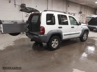 2006 Jeep Liberty Sport with VIN 1J4GL48546W134202, listed as a IAAI auction lot 41196043 with 172,932 mi miles. Bid and sale history available at carsss.com. Image 4.
