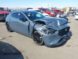 2025 Mazda 3 Premium Plus z VIN JM1BPBNY3S1775775, wystawiony jako IAAI lot #42391434 z przebiegiem Nie podano mil oraz . Historia ofert i sprzedaży dostępna na DreamBid. Obrazek 1.