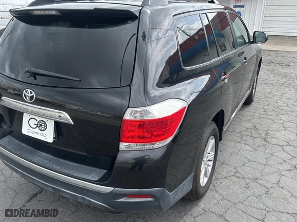 2011 Toyota Highlander with VIN 5TDZK3EH9BS035430, listed as a Copart auction lot 49536445 with 107,345 mi miles and Clean Title. Bid and sale history available at carsss.com. Image 4.