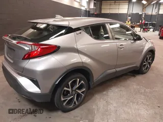 2018 Toyota C-HR XLE z VIN NMTKHMBX5JR039263, wystawiony jako IAAI lot #42265976 z przebiegiem 88 253 mil mil oraz . Historia ofert i sprzedaży dostępna na DreamBid. Obrazek 4.