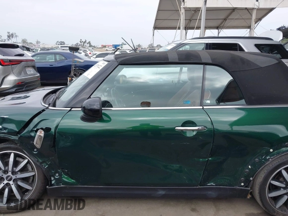 2019 MINI Convertible Cooper S z VIN WMWWG9C5XK3E40620, wystawiony jako IAAI lot #42379122 z przebiegiem 5 496 mil mil oraz . Historia ofert i sprzedaży dostępna na DreamBid. Obrazek 14.