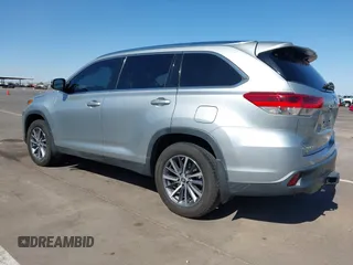 2019 Toyota Highlander SE z VIN 5TDJZRFH4KS580932, wystawiony jako IAAI lot #42250414 z przebiegiem 52 437 mil mil oraz . Historia ofert i sprzedaży dostępna na DreamBid. Obrazek 3.
