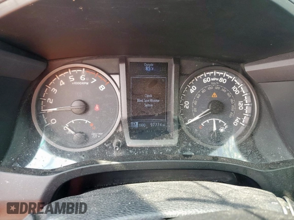2019 Toyota Tacoma SR z VIN 5TFCZ5AN6KX211952, wystawiony jako Copart lot #58964815 z przebiegiem 97 774 mil mil oraz Szkoda całkowita • Salvage title. Historia ofert i sprzedaży dostępna na DreamBid. Obrazek 9.