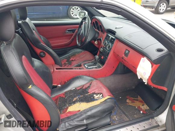 1998 Mercedes-Benz SLK 230/320 z VIN WDBKK47F0WF020242, wystawiony jako IAAI lot #41913424 z przebiegiem Nie podano mil oraz . Historia ofert i sprzedaży dostępna na DreamBid. Obrazek 8.