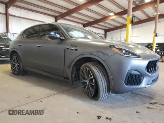 2023 Maserati Grecale Modena z VIN ZN682AVM3P7440115, wystawiony jako Copart lot #54240145 z przebiegiem Nie podano mil oraz Szkoda całkowita • Salvage title. Historia ofert i sprzedaży dostępna na DreamBid. Obrazek 4.
