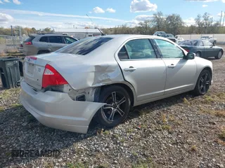 2011 Ford Fusion SEL with VIN 3FAHP0CG5BR335674, listed as a IAAI auction lot 40636468 with 141,869 mi miles. Bid and sale history available at carsss.com. Image 4.