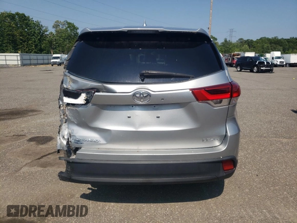 2018 Toyota Highlander LE с VIN 5TDBZRFH7JS830067, выставлен на аукционе Copart как лот 58835375 с пробегом 65 315 миль миль и Списание • Salvage title. История ставок и продаж доступна на DreamBid. Изображение 6.