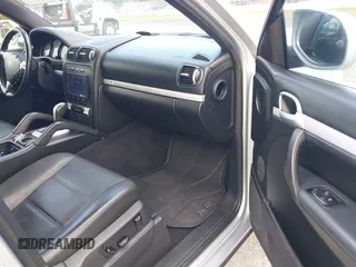 2010 Porsche Cayenne z VIN WP1AA2APXALA04791, wystawiony jako IAAI lot #42209029 z przebiegiem 148 202 mil mil oraz . Historia ofert i sprzedaży dostępna na DreamBid. Obrazek 5.