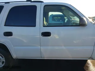 2003 Chevrolet Tahoe LS with VIN 1GNEK13Z83J341085, listed as a IAAI auction lot 41297923 with 296,326 mi miles. Bid and sale history available at carsss.com. Image 13.