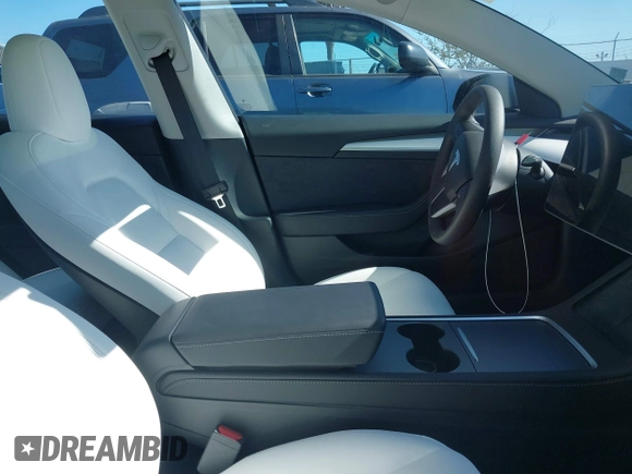 2023 Tesla Model 3 Long Range z VIN 5YJ3E1EB7PF704061, wystawiony jako IAAI lot #42079045 z przebiegiem 4 012 mil mil oraz . Historia ofert i sprzedaży dostępna na DreamBid. Obrazek 5.